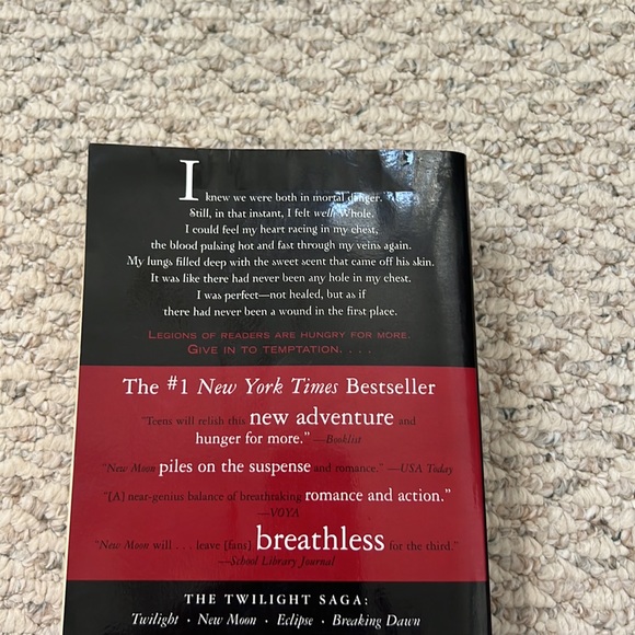New Moon paperback, book 2 of 4 in Twilight Saga by Stephanie Meyer - Picture 7 of 16